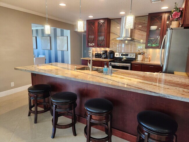 Foto del edificio - 3250 Lakeview Blvd