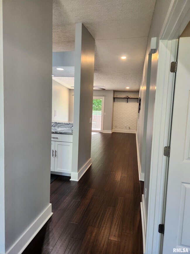 Foto del edificio - 3439 N Willow Ct