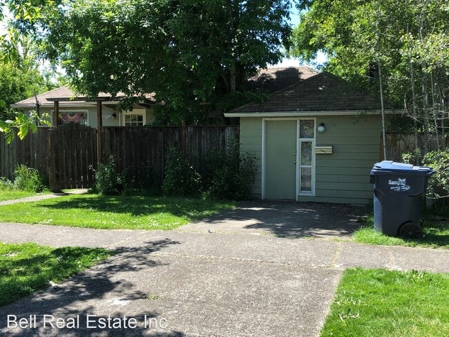 Building Photo - 4 br, 2 bath House - 2490 Harris Street