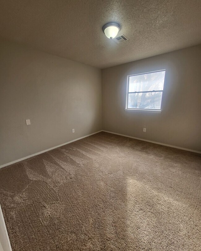Building Photo - Welcome Home!!