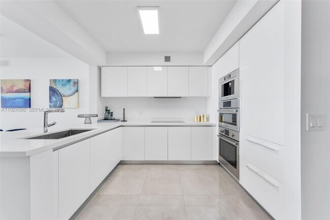 Foto del edificio - 300 Sunny Isles Blvd