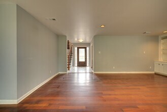 Building Photo - 3927 Pleasant Valley Dr