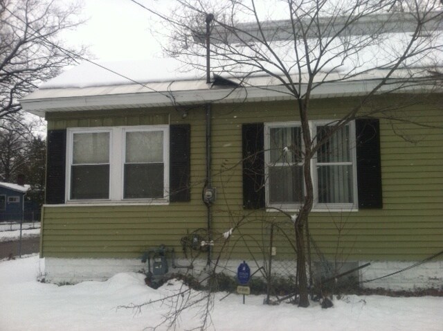 Building Photo - 371 Langley St