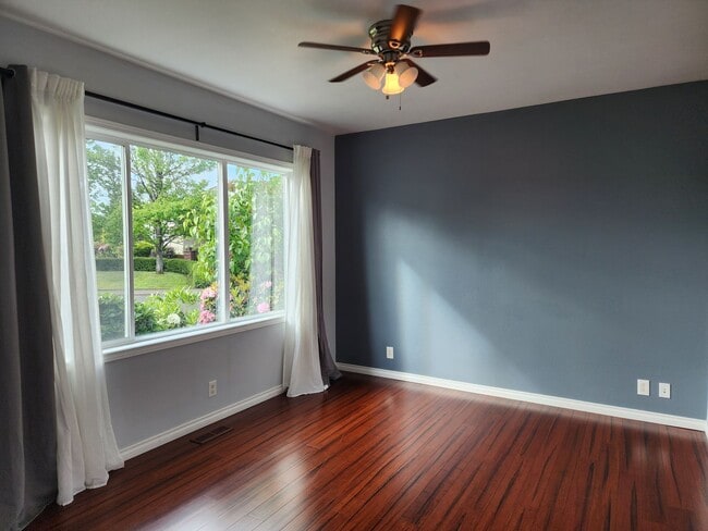 Building Photo - Stunning Regency Estates Home