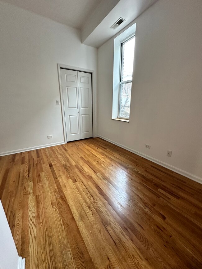 Building Photo - 1102 N Ashland Ave