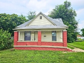 Building Photo - 2336 Sycamore St