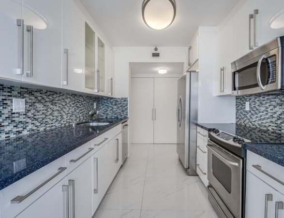 Building Photo - 19355 Turnberry Way
