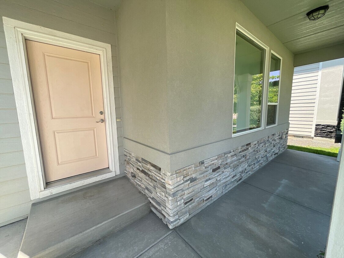 Primary Photo - Like-new 3bed Meridian home, great design ...
