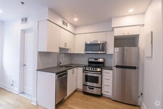 Building Photo - 25 Av des Pins O