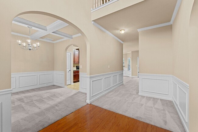 Building Photo - 2203 Grandview - Close to Gate 1 of Fort G...