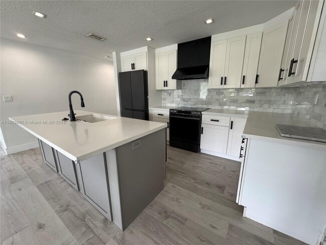 Building Photo - 7030 SW 87th Ct