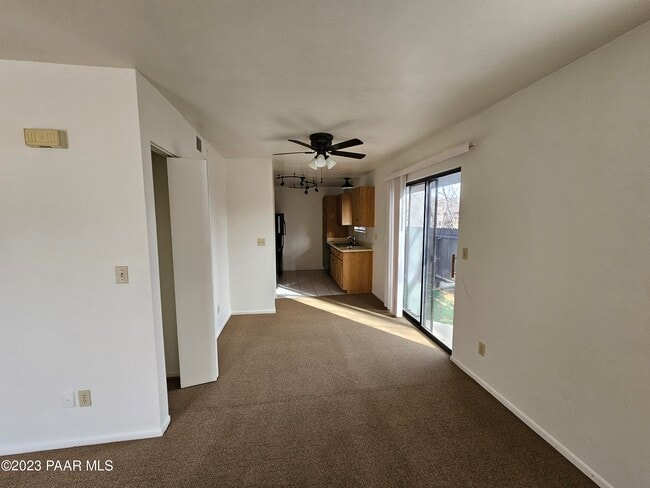 Foto del edificio - 200 W Hillside Ave