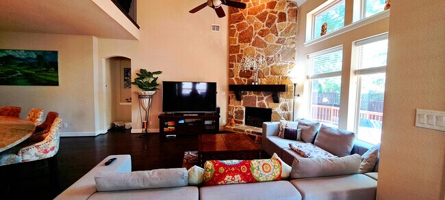 Building Photo - 416 Cedar Crest Dr