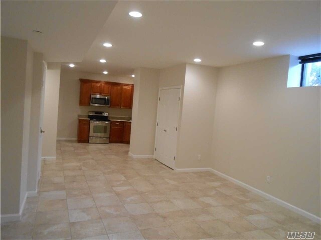 Building Photo - 39 Mineola Blvd