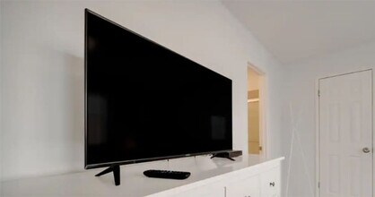 Building Photo - 9230 Millwood Dr