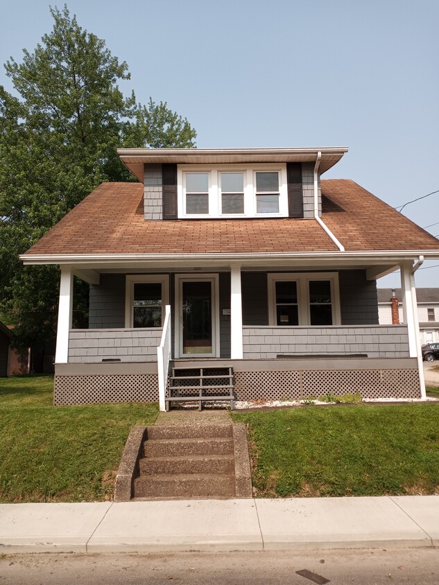 885 10th St NE, Massillon, OH 44646 House Rental in Massillon, OH