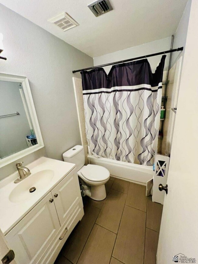 Foto del edificio - 3215 London Dr