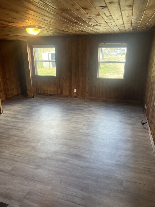 Building Photo - 1377 Cascade Emmett