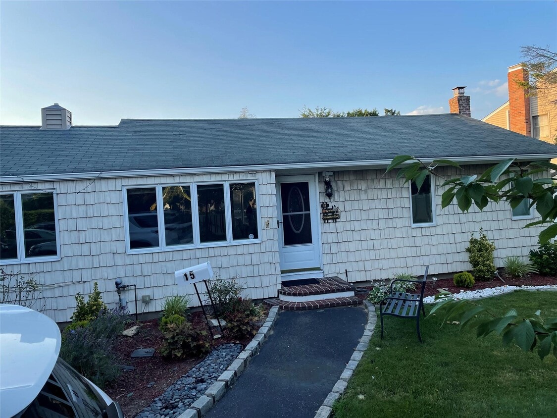 Primary Photo - 15 Bishoff Ave