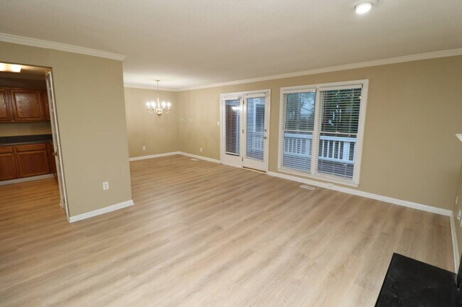 Foto del edificio - Best Value in Apex! Charming 3BR Half-Duplex Near Downtown