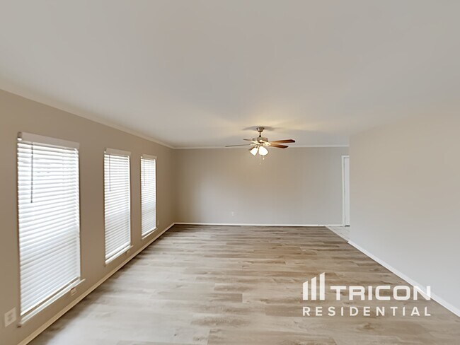 Foto del edificio - 4621 Tarry Dr