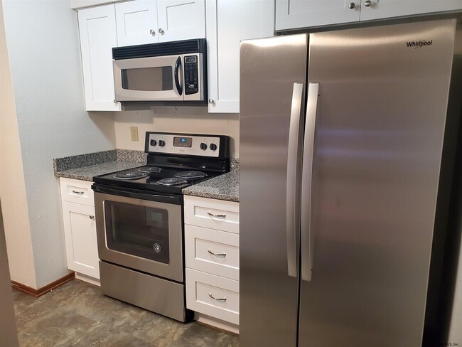 Foto del edificio - 120 Victory Way