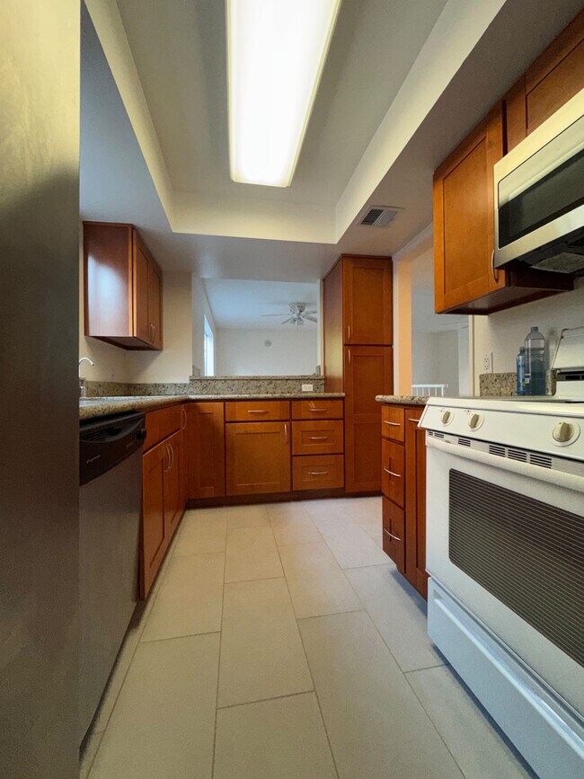 Foto del edificio - 7320 Balboa Blvd