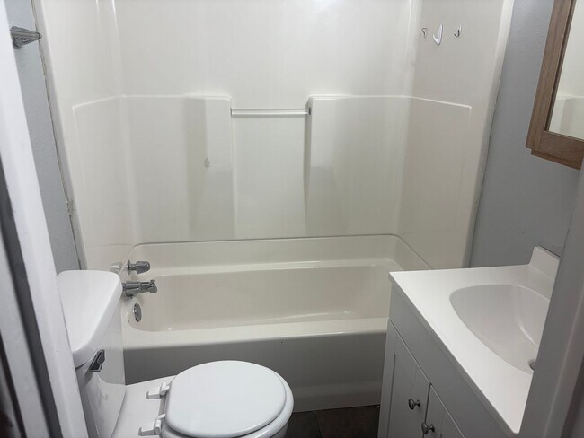 Building Photo - Bilan5243