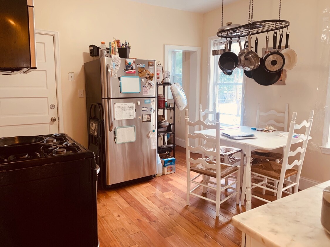 Primary Photo - 27 Taft St