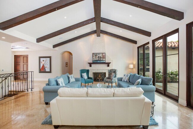 Building Photo - 2828 Via Neve