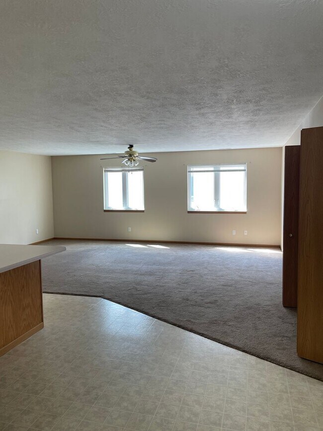 Foto del edificio - Spacious 2-Bedroom Townhome with Attached Garage in Brandon!