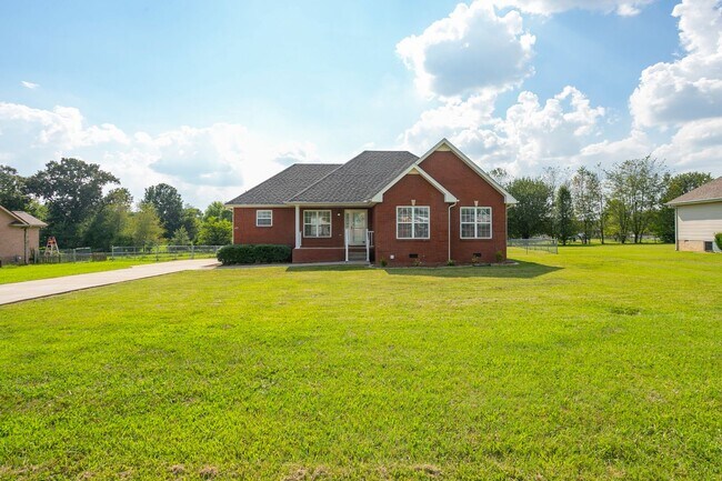 Building Photo - Beautiful, Renovated 3 Bed- 2 Bath