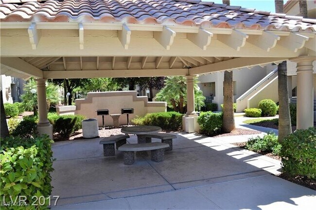Foto del edificio - 5415 W Harmon Ave