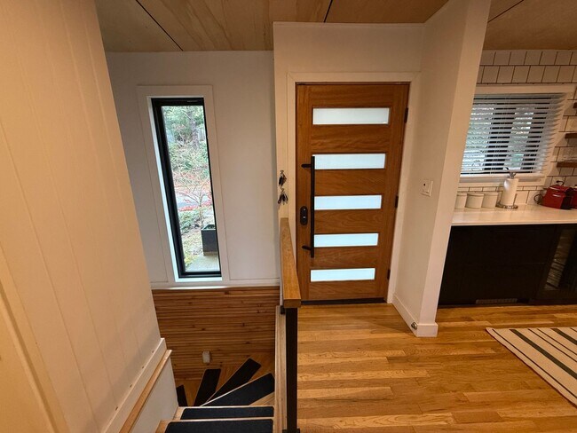 Building Photo - Incredible 4 bed, 3 bath SW Portland Home!...