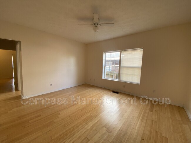 Foto del edificio - 2062 E 5th Ave