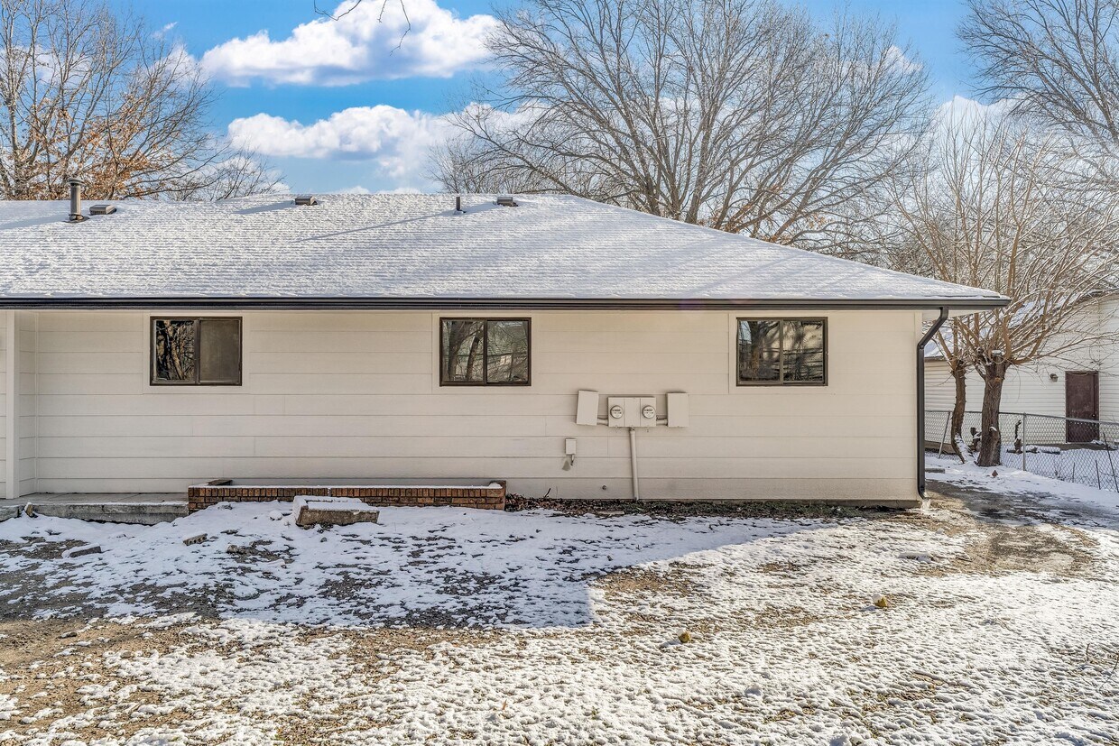 Primary Photo - 307 N Willow Dr