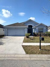 Building Photo - 6833 Runner Oak Dr