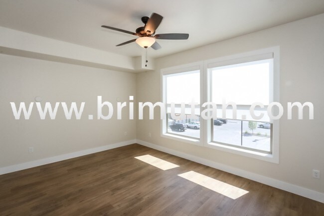 Building Photo - 2369 E Murray Holladay Rd