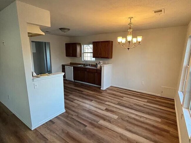 Foto del edificio - 514 N Louisa Ave