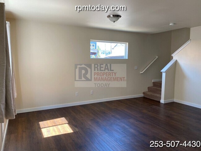 Foto del edificio - Bright and Inviting 2-Bedroom Townhouse in...