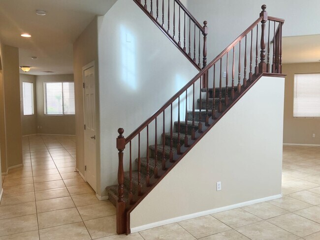 Building Photo - 2733 Dundonald Ct