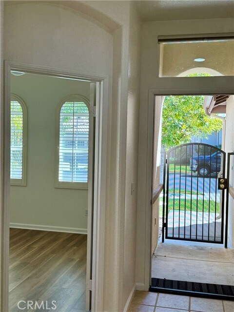 Foto del edificio - 24465 Lupine Ln