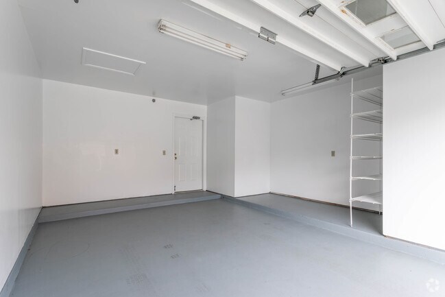 2HAB, 1.5BA - 1,635 ft² - Dahlgren Townhomes ** No Cost Utilities *