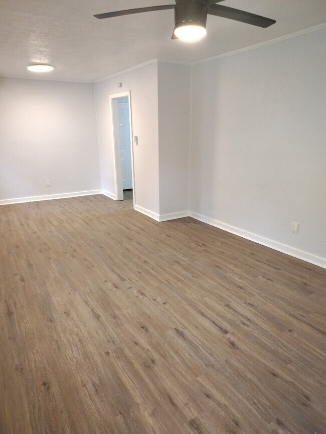 Foto del edificio - 3141 Benson Dr