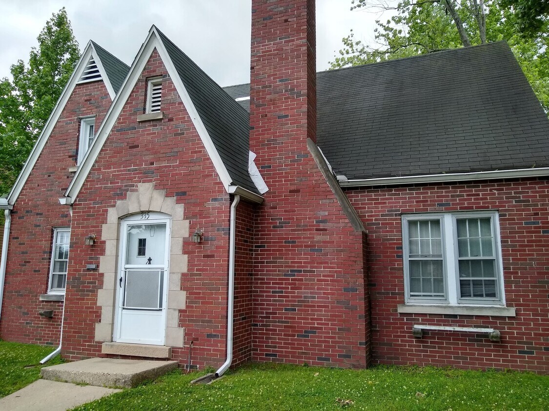 Primary Photo - 335 S Eagleson Ave