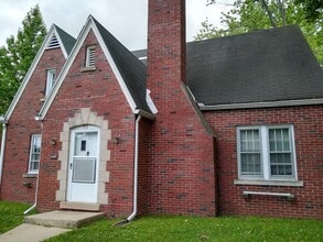 Building Photo - 335 S Eagleson Ave