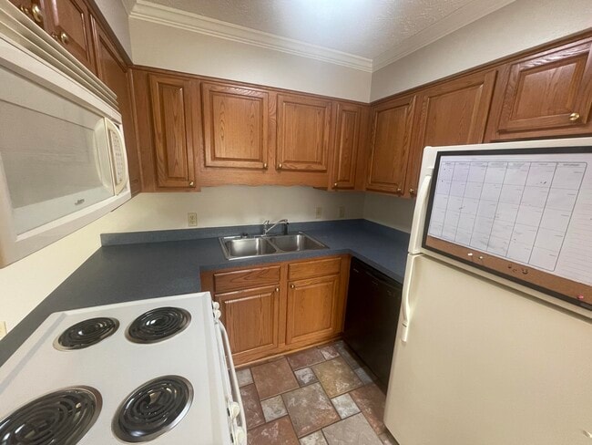 Building Photo - 2219 Paloma St