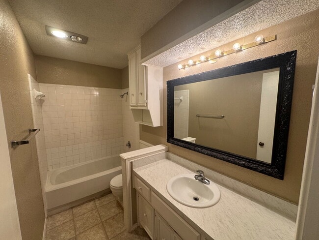 Building Photo - Duplex West Of Milwaukee & Minutes From Shadow Hills Golf Course!