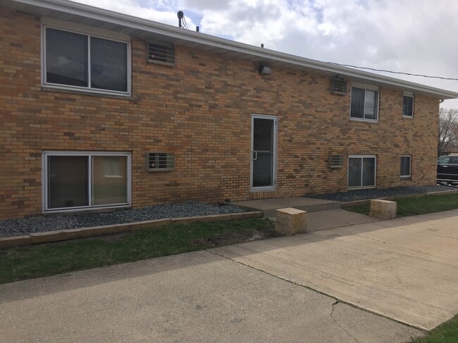 Building Photo - 214 NW College Ave