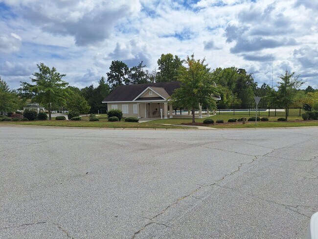 Foto del edificio - Wonderful Four Bedroom Home Located in Nor...